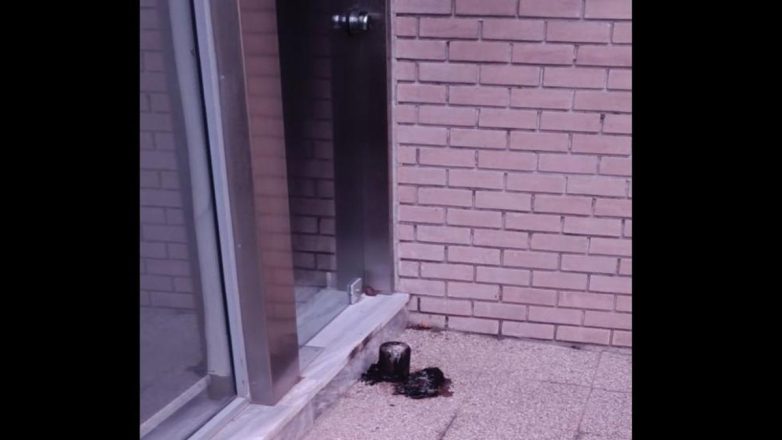 Γκαζάκι στα γραφεία της «Ομάδας Αλήθειας» στην Παλλήνη Γκαζάκι στα γραφεία της «Ομάδας Αλήθειας» στην Παλλήνη