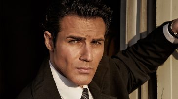 Πέτρος Ιακωβίδης – Γιορτάζει 10 χρόνια επιτυχημένης πορείας με νέο album και μία κατάθεση ψυχής