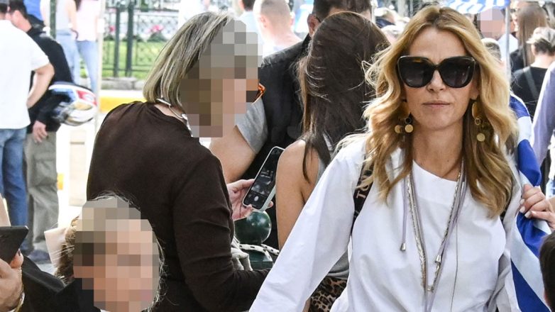 Η Τζένη Μπότση σε μια σπάνια έξοδο με την κόρη της, Αλίκη, στην Κηφισιά – Φωτογραφίες