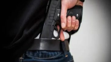 Πάτρα: Οπλοφορούσε έξω από μπαρ