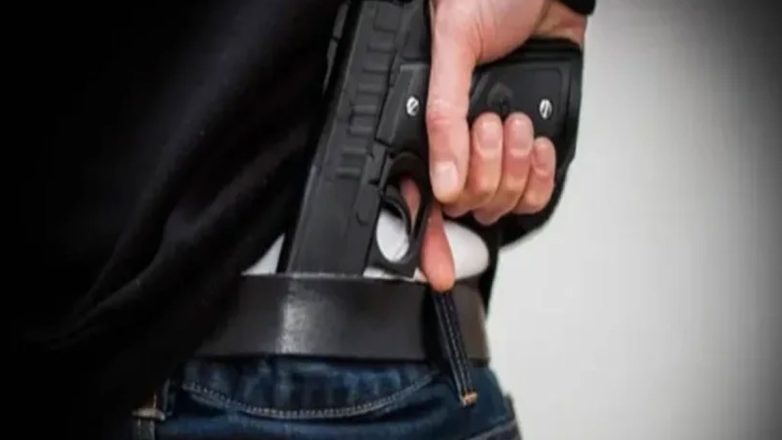 Πάτρα: Οπλοφορούσε έξω από μπαρ