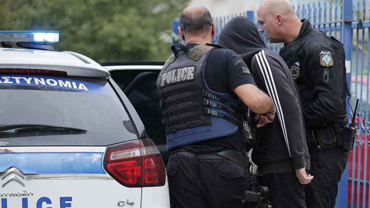 Θεσσαλονίκη: Βρέθηκαν φυσίγγια και γεμιστήρας σε πρατήριο καυσίμων