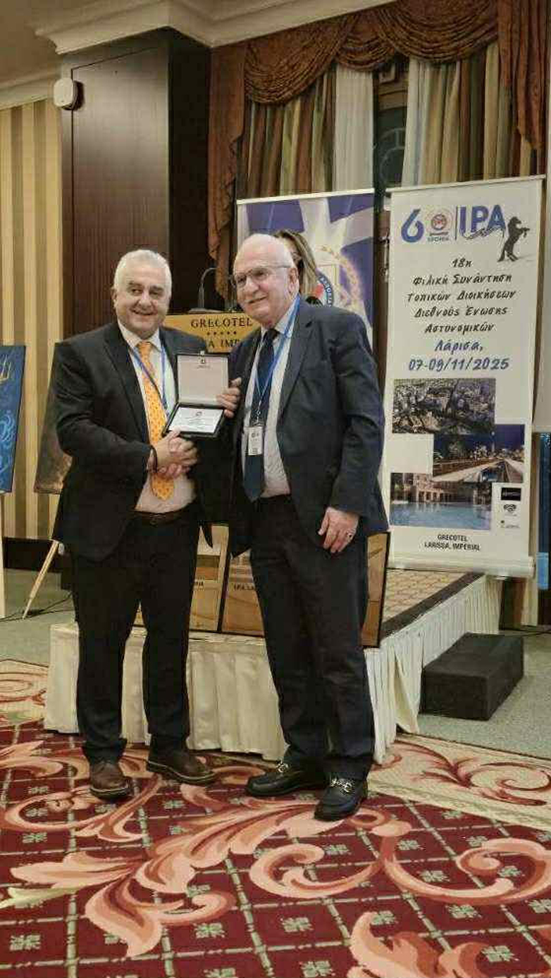 Η βράβευση του Γιώργου Τσούκαλη στη Λάρισα