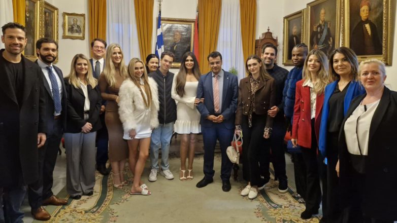 Στην Ύδρα η Κίμπερλι Γκιλφόιλ Στην Ύδρα η Κίμπερλι Γκιλφόιλ