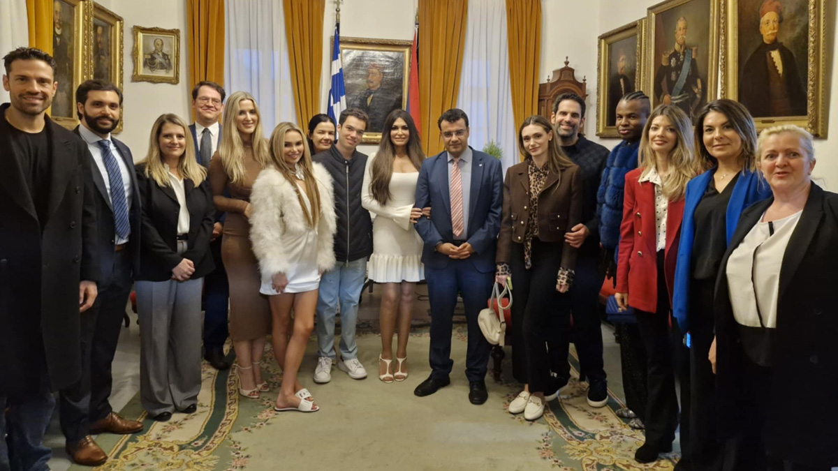 Στην Ύδρα η Κίμπερλι Γκιλφόιλ