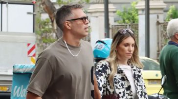 Αθηνά Οικονομάκου & Bruno Cerella: Τρυφερές στιγμές στο κέντρο της Αθήνας – Φωτογραφίες