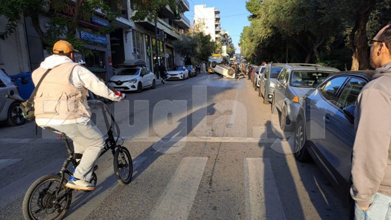 Παγκράτι: Τροχαίο με ανατροπή οχήματος Παγκράτι: Τροχαίο με ανατροπή οχήματος