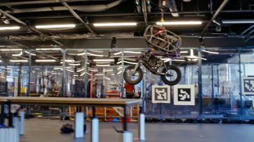 Ρομποτικό ποδήλατο κάνει άλματα