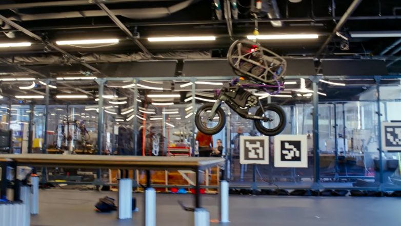 Ρομποτικό ποδήλατο κάνει άλματα