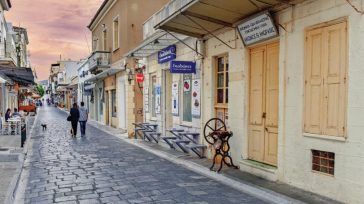 Η Άνδρος βραβεύτηκε από τους Βρετανούς ως «καλύτερος προορισμός περιπάτου»