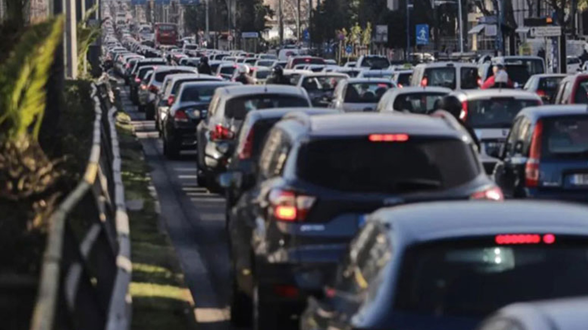 Αττική Οδός: Άνοιξαν οι έξοδοι για Λαμία – Ακινητοποιημένο φορτηγό προκάλεσε καθυστερήσεις