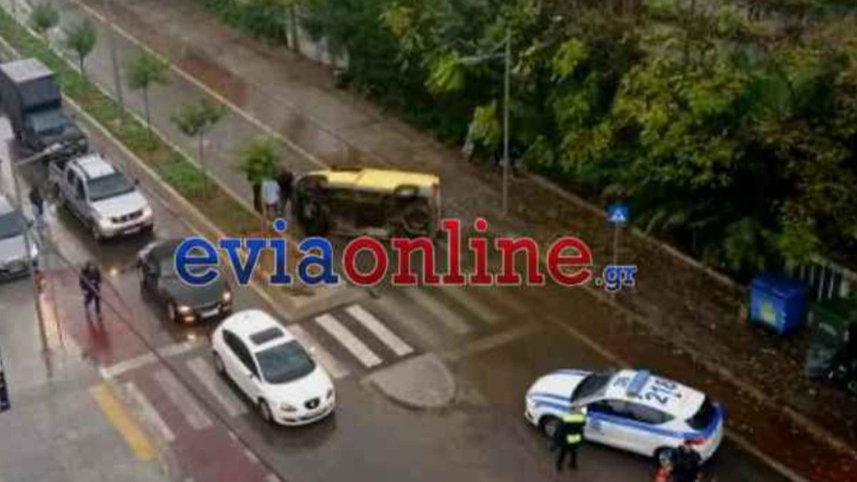 Ανατροπή Ι.Χ. έξω από την Αστυνομική Διεύθυνση Ευβοίας