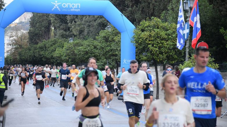 Το μεγαλύτερό βήμα τους μέχρι το επόμενο έκαναν οι δρομείς του 42ου Αυθεντικού Μαραθωνίου της Αθήνας