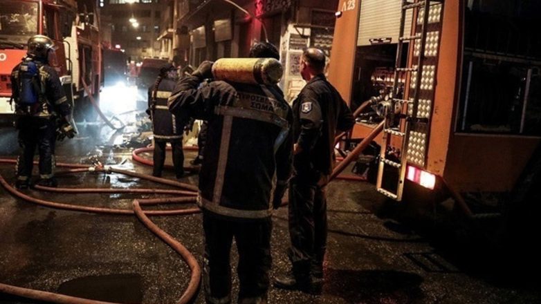 Πυρκαγιά σε εγκαταλελειμμένο κτήριο στο κέντρο της Αθήνας