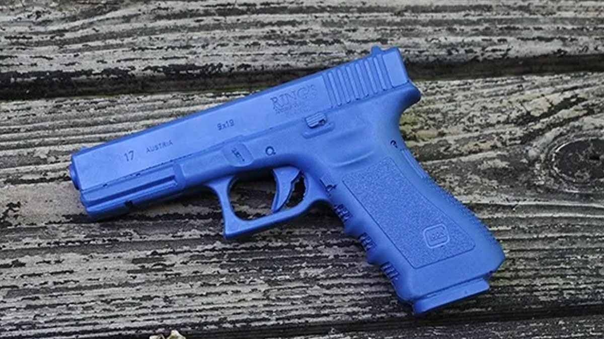 Με ψεύτικο όπλο «χτύπησε» φαρμακείο και μίνι μάρκετ στα Χανιά