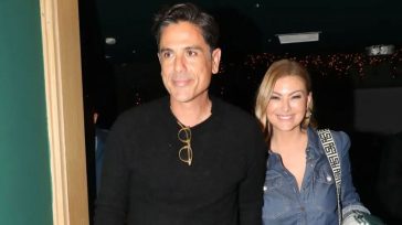 Δέσποινα Καμπούρη – Βαγγέλης Ταρασιάδης: Η τελευταία δημόσια εμφάνισή τους στο θέατρο πιασμένοι χέρι-χέρι!