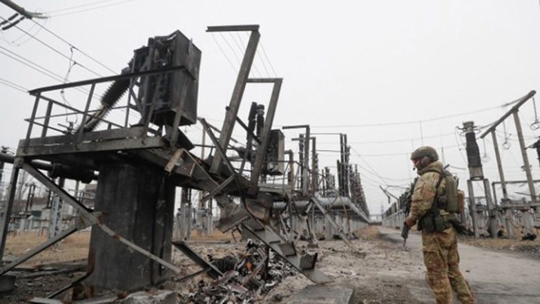 Ρώσοι στρατιώτες με μοτοσυκλέτες και κατεστραμμένα οχήματα εισβάλλουν στο Ποκρόβσκ