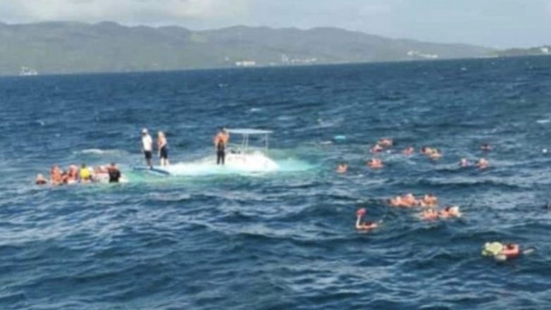 Βυθίστηκε το καταμαράν με το οποίο ταξίδευαν και βρέθηκαν στη θάλασσα