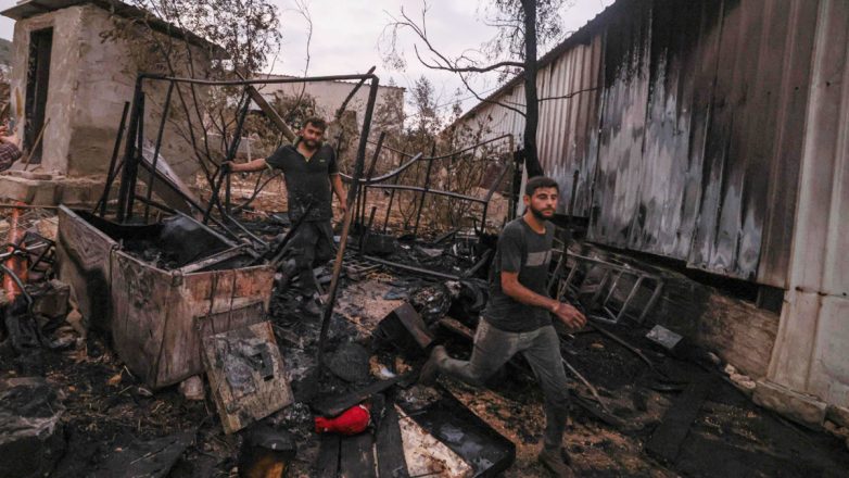 Δυτική Όχθη: Ισραηλινοί έποικοι τραυμάτισαν τέσσερις Παλαιστίνιους και πυρπόλησαν περιουσίες