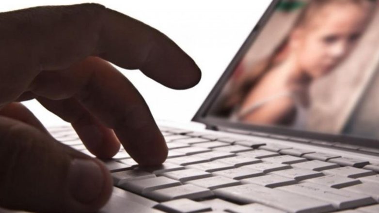 Πάτρα: Ελεύθερος με περιοριστικους όρους ο 40χρονος καθηγητής που κατηγορείται για παιδική πορνογραφία Πάτρα: Ελεύθερος με περιοριστικους όρους ο 40χρονος καθηγητής που κατηγορείται για παιδική πορνογραφία