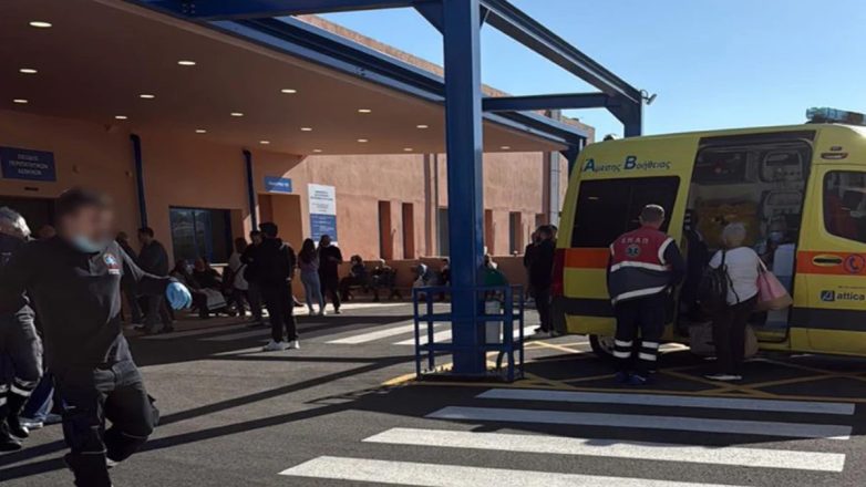 Καταγγελία στη «Ζούγκλα»: «Δεν υπάρχουν φορεία να κατεβάσουν ασθενείς στο Αττικό Νοσοκομείο»