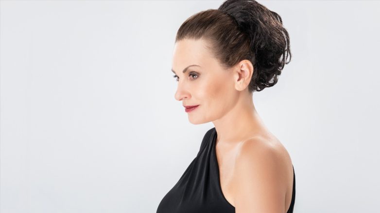 «Σοφία Βέμπο – Η Μεγάλη Ελληνίδα»: Η Θεοφανία Παπαθωμά ενσαρκώνει τη γυναίκα-σύμβολο που έγινε η φωνή της Ελλάδας