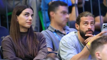 Κωνσταντίνος Βασάλος: Στο OAKA μαζί με την όμορφη σύντροφό του, Δανάη Βαρθολομάτου – Σπάνια δημόσια εμφάνιση