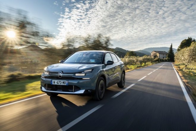 Citroen: Το C4 "κλείνει" πονηρά το μάτι στον ανταγωνισμό- Ποιες είναι ...