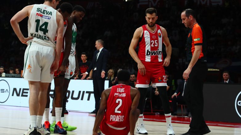 Nέο σοκ στον Ολυμπιακό με τον Έβανς – Υπέστη και πάλι ρήξη αχιλλείου τένοντα και θα μείνει για ακόμη 10 μήνες εκτός δράσης!