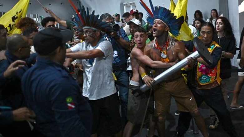 COP30: Διαδηλωτές με κοντάρια εισέβαλαν στον χώρο της Διάσκεψης COP30: Διαδηλωτές με κοντάρια εισέβαλαν στον χώρο της Διάσκεψης