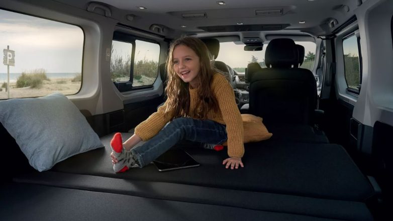 Σας αρέσουν τα ταξίδια με το αυτοκίνητο; Το νέο Trafic Escapade της Renault θα έχει κρεβάτι, κουζίνα και βρύση 