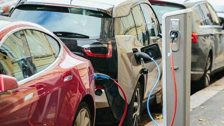 Δείτε που θα φορολογούνται τα ηλεκτρικά οχήματα με βάση τα χιλιόμετρα που διανύουν Δείτε που θα φορολογούνται τα ηλεκτρικά οχήματα με βάση τα χιλιόμετρα που διανύουν