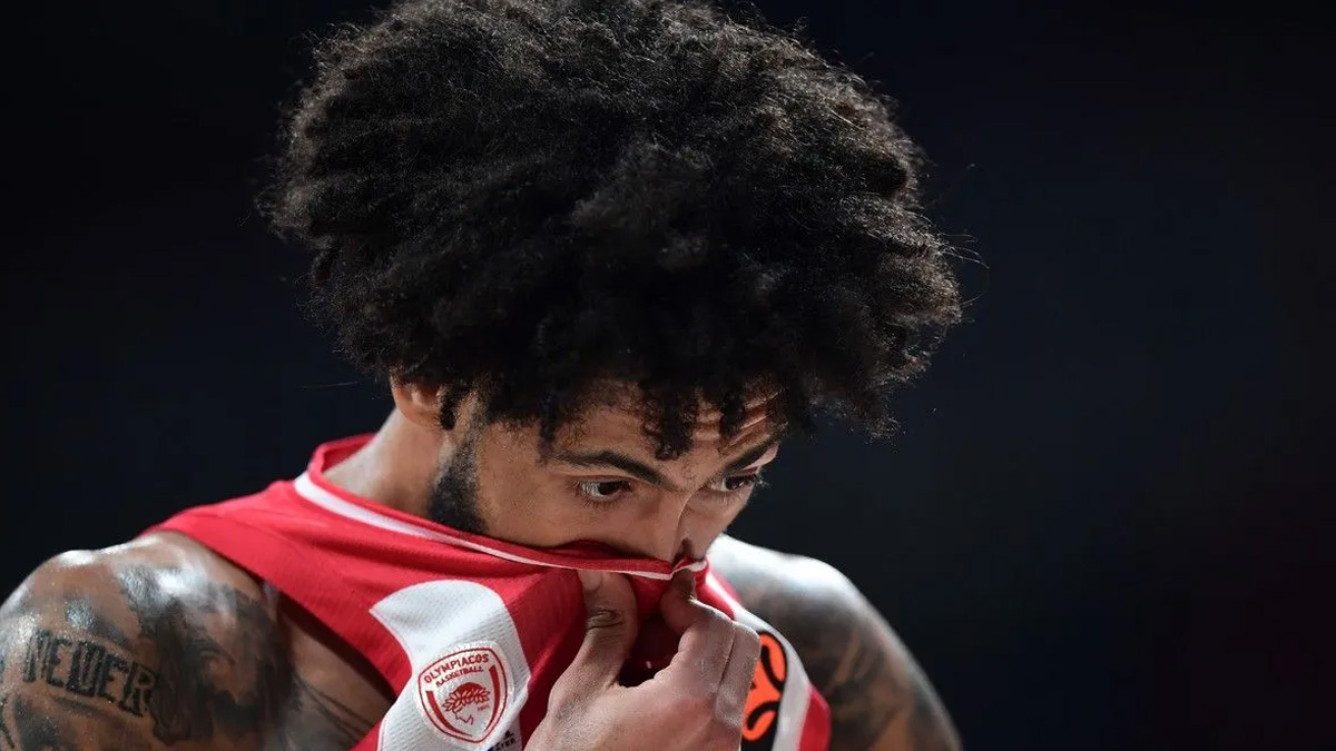 Ο Ολυμπιακός νίκησε άνετα με 95-78 τη Ζαλγκίρις, αλλά έχασε και πάλι τον Έβανς