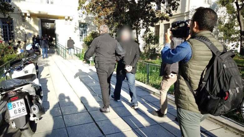 Βόλος: Απολογείται ο λιμενικός για τις ασελγείς πράξεις σε ανηλίκους Βόλος: Απολογείται ο λιμενικός για τις ασελγείς πράξεις σε ανηλίκους