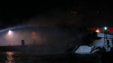 Φωτιά σε τέσσερα σκάφη στην Ακτή Θεμιστοκλέους