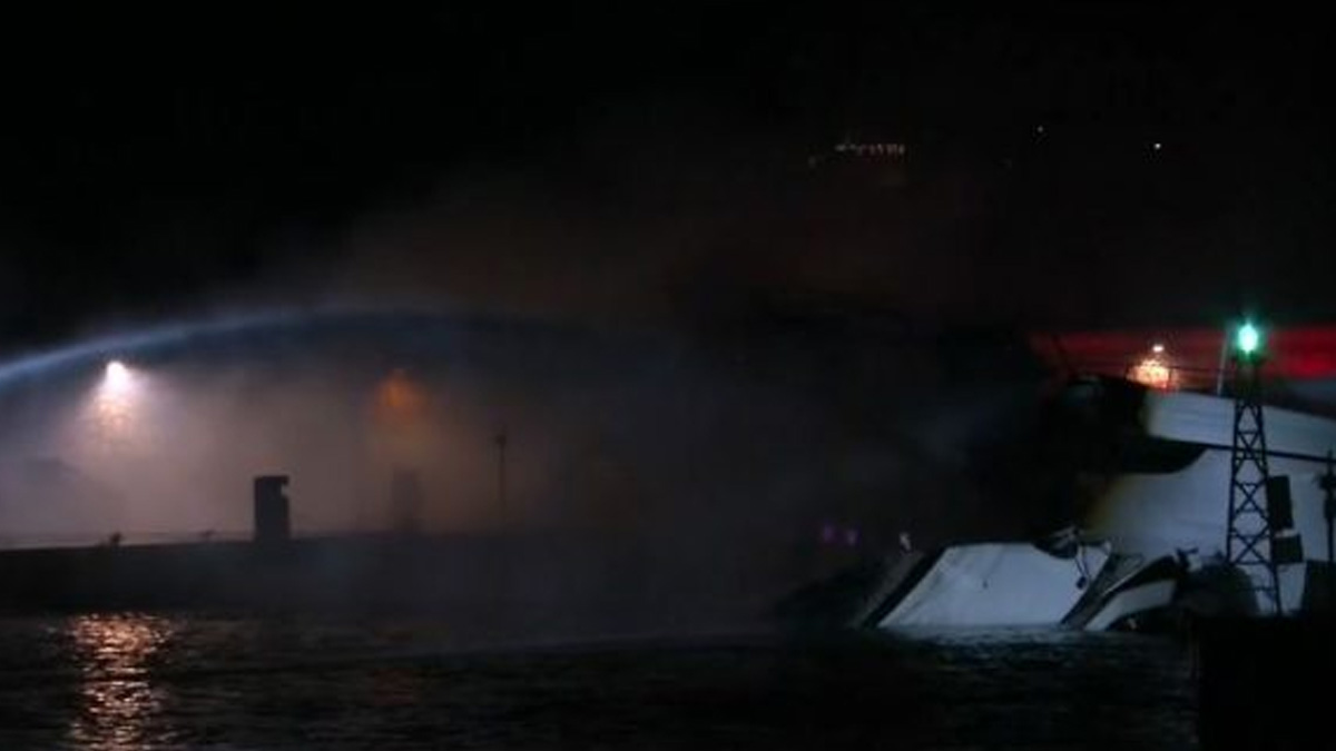 Φωτιά σε τέσσερα σκάφη στην Ακτή Θεμιστοκλέους