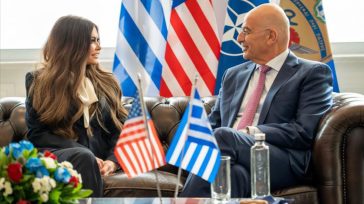 Τετ α τετ Νίκου Δένδια με την Κίμπερλι Γκιλφόιλ