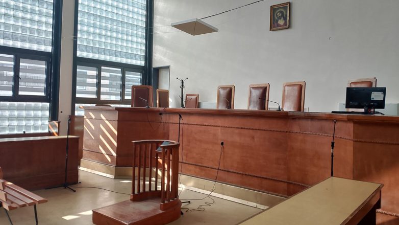 Την γλίτωσε με πέντε χρόνια για γενετήσιες πράξεις σε 14χρονη Την γλίτωσε με πέντε χρόνια για γενετήσιες πράξεις σε 14χρονη