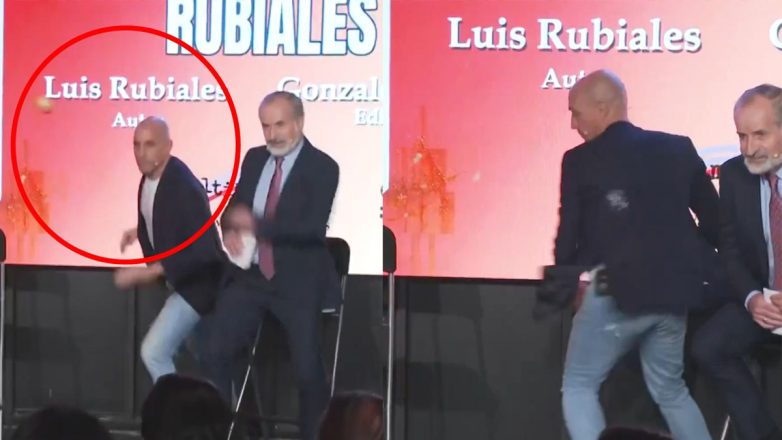 Λουίς Ρουμπιάλες: Πέταξαν αυγά στον πρώην πρόεδρο της ισπανικής ποδοσφαιρικής ομοσπονδίας Λουίς Ρουμπιάλες: Πέταξαν αυγά στον πρώην πρόεδρο της ισπανικής ποδοσφαιρικής ομοσπονδίας