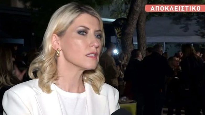 Σία Κοσιώνη: Σχολιάζει την αποχώρηση της Άννας Κανδύλη από την εκπομπή του Κώστα Τσουρού – «Δεν ξέρω τι ακριβώς έχει γίνει» Σία Κοσιώνη: Σχολιάζει την αποχώρηση της Άννας Κανδύλη από την εκπομπή του Κώστα Τσουρού – «Δεν ξέρω τι ακριβώς έχει γίνει»