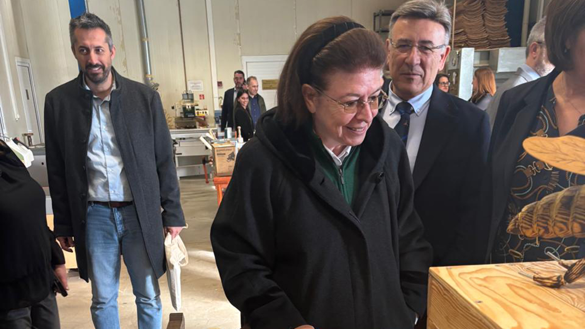 Μενδώνη από την Καρδίτσα: «Η χειροτεχνία, εργαλείο αναζωογόνησης της ελληνικής περιφέρειας»