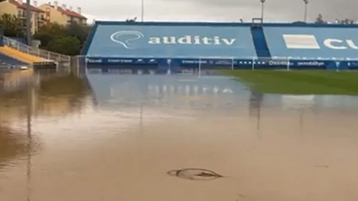 Η κακοκαιρία μετέτρεψε το γήπεδο της Εστορίλ σε … πισίνα!