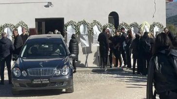 Λάρισα: Σε βαρύ κλίμα το «τελευταίο αντίο» της 49χρονης Ζωής