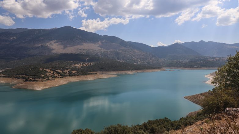 Λίμνη Μόρνου: Νέα συρρίκνωση της έκτασης μέσα σε 15 μέρες Λίμνη Μόρνου: Νέα συρρίκνωση της έκτασης μέσα σε 15 μέρες