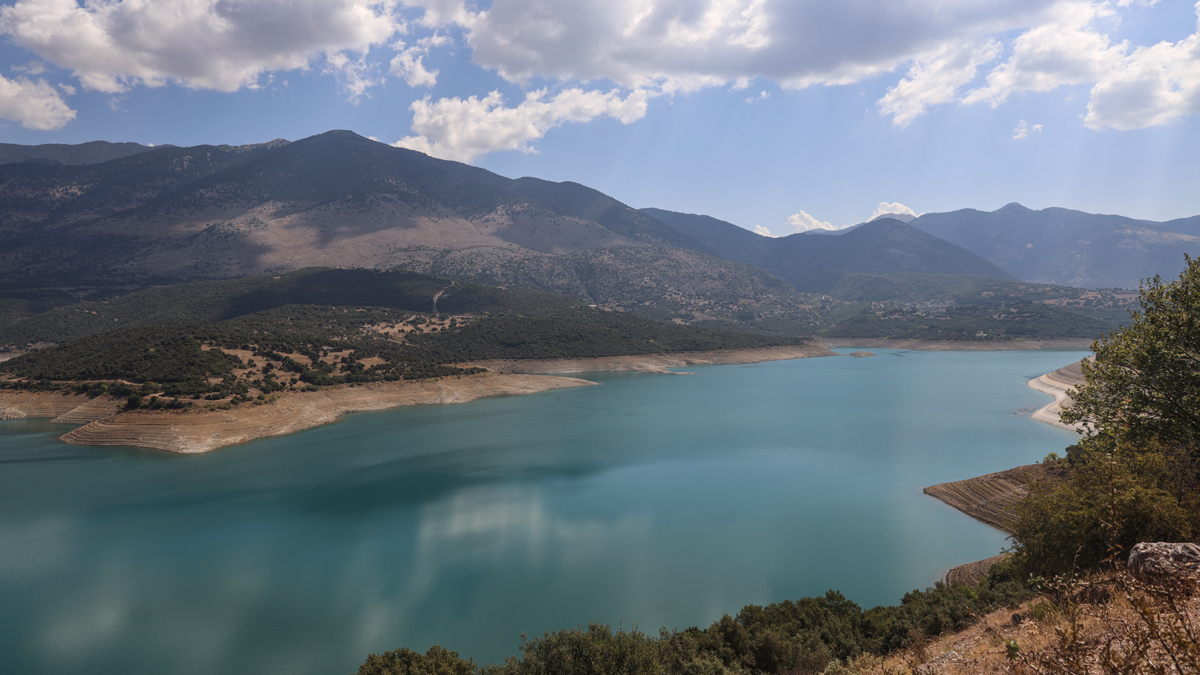 Λίμνη Μόρνου: Νέα συρρίκνωση της έκτασης μέσα σε 15 μέρες