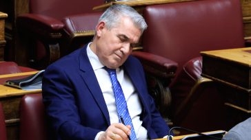 Ούτε τα 5.000 ευρώ βουλευτικής αποζημίωσης δεν φτάνουν στον Δ. Κυριαζίδη