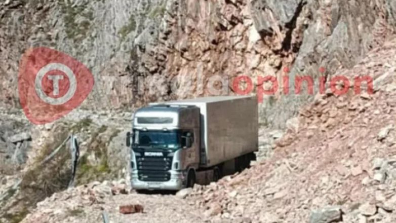 Νταλίκα εγκλωβίστηκε σε δρόμο με κατολισθήσεις λόγω λάθους στο GPS Νταλίκα εγκλωβίστηκε σε δρόμο με κατολισθήσεις λόγω λάθους στο GPS