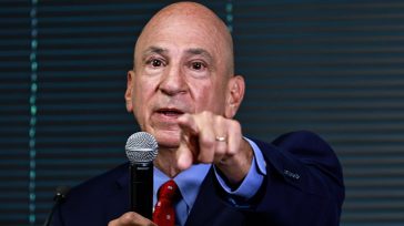 Πίτερ Σκανδαλάκης: Ελληνοαμερικανός εισαγγελέας ερευνά τον Τραμπ