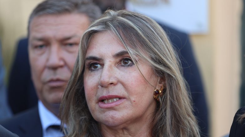 Η σύζυγος του Σήφη Βαλυράκη, Μίνα Παπαθεοδώρου