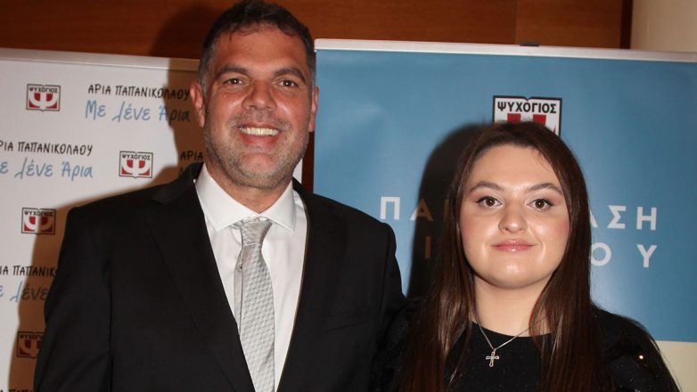 «Περήφανος μπαμπάς» ο Δημήτρης Παπανικολάου στην παρουσίαση του βιβλίου της κόρης του, Άριας «Περήφανος μπαμπάς» ο Δημήτρης Παπανικολάου στην παρουσίαση του βιβλίου της κόρης του, Άριας